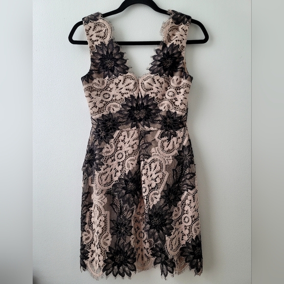 BCBG MAXAZRIA Lace tiered dress - Picture 3 of 10